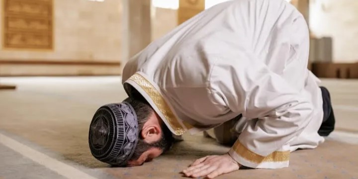 Memuji Allah Lebih Utama daripada Meminta, Begini Penjelasannya