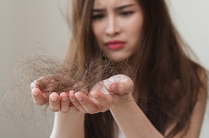 Ciri Rambut Rontok Karena Penyakit yang Wajib Diwaspadai
