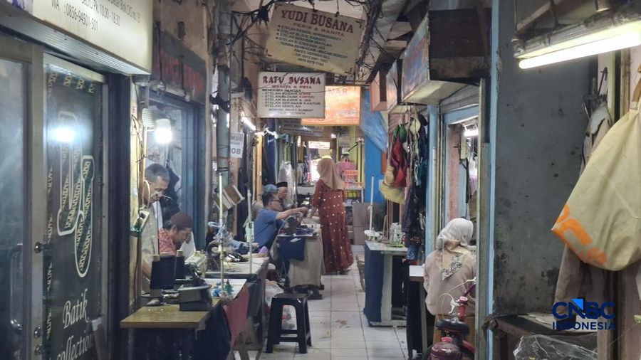 Geliat Penjahit Kawasan Sunan Giri Mulai Kebanjiran Pesanan Busana Lebaran 2026