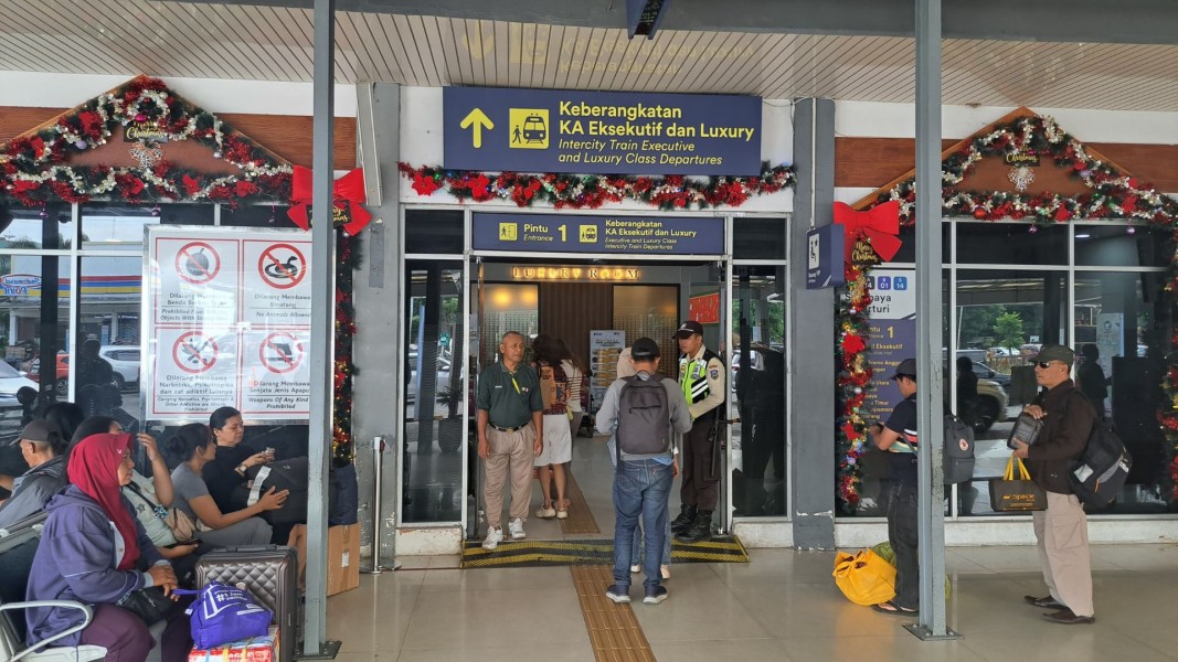 KAI Daop 8 Surabaya Ajak Masyarakat Manfaatkan Libur Akhir Tahun, Masih Tersedia 184.354 Tiket Kereta Api
