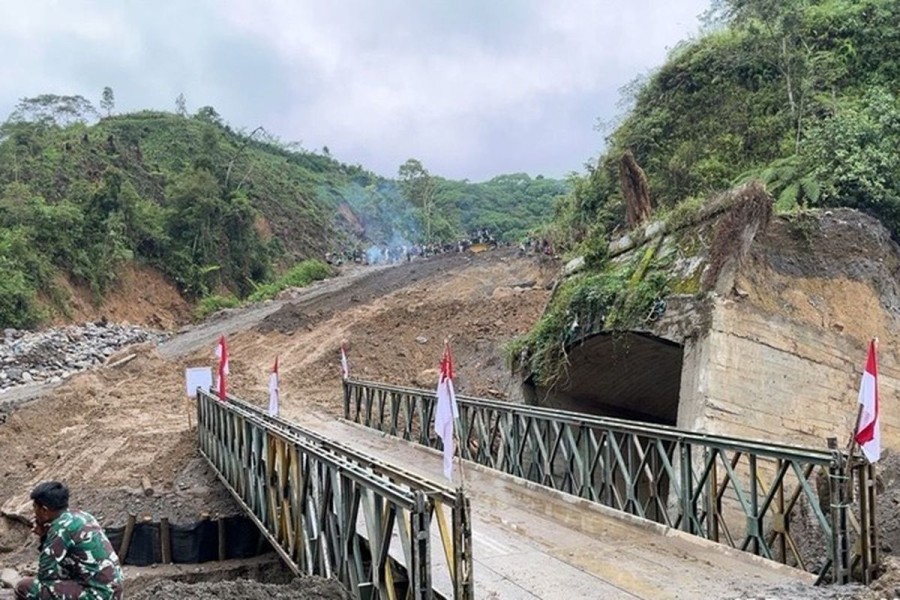 Pulihkan Akses Pascabencana, TNI Bangun Jembatan Bailey