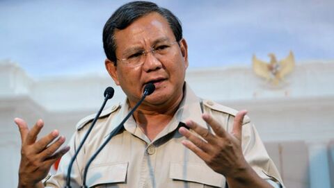 Momen Prabowo Subianto Menangis Mengingat Kenangan Bersama Letjen TNI Purnawirawan Kemal Idris