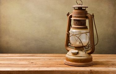 Transformasi Sejarah Penerangan Kota Mojokerto: Dari Lampu Minyak ke Tenaga Listrik
