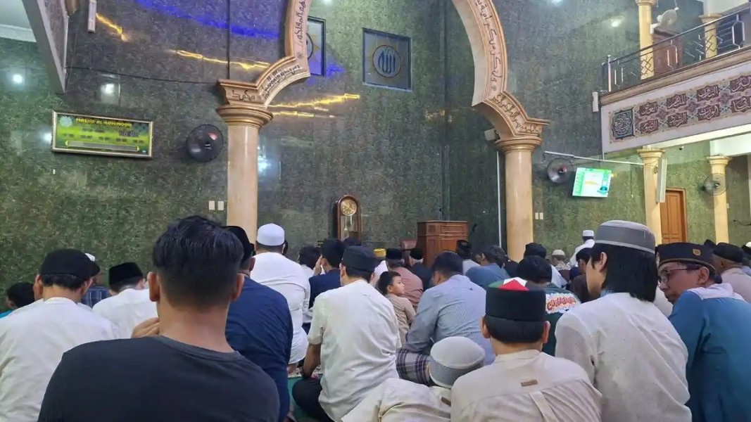 Suasana Syahdu Tarawih Perdana Masjid Al Kohinoor Depok Dipadati Ratusan Jemaah