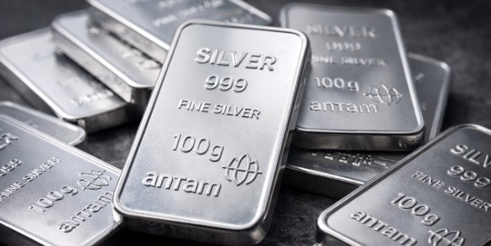Harga Perak Antam Hari Ini Turun Mengikuti Tren Pergerakan Harga Emas