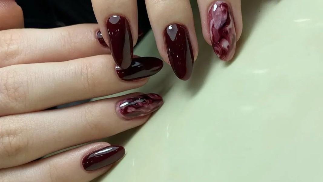 Inspirasi Toasted Nails yang Hangat dan Elegan Sepanjang Musim Inspirasi Toasted Nails yang Hangat dan Elegan Sepanjang Musim