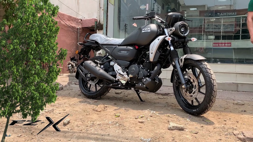 Yamaha FZ-X 150 Hadirkan Warna Baru: Metallic Black dan Chrome, Gaya Retro yang Makin Berkelas