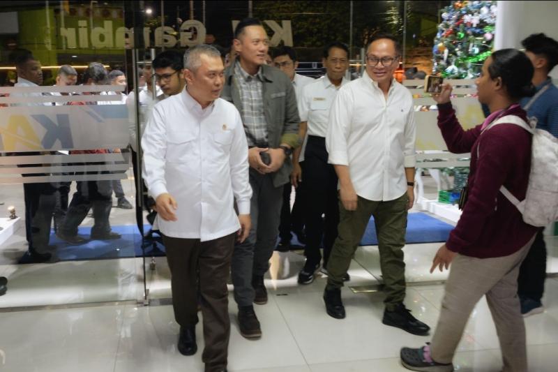 Menhub Dudy dan KAI Uji Coba Kereta Api Ekspres Rute Jakarta ke Yogyakarta