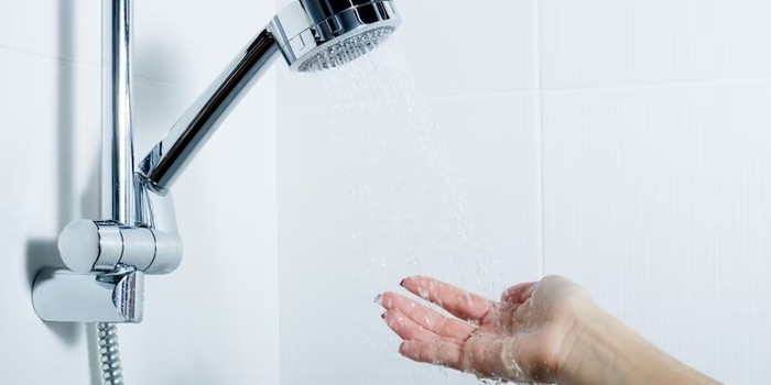 5 Kebiasaan Mandi Sehari-hari yang Bisa Bikin Kulit Kering