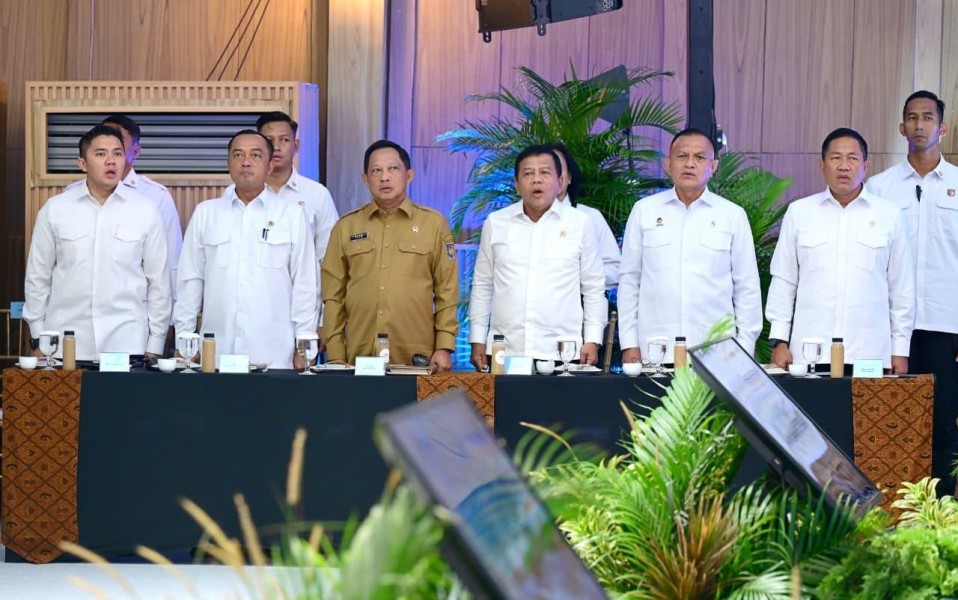 Analisis Ilmiah Bisnis Stabilitas Negara Melalui Kepercayaan Rakyat pada TNI-Polri