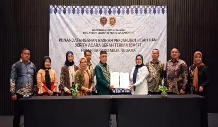 Bupati Sofyan Puhi Pastikan Legalitas Hibah Bus Transportasi Kabupaten Gorontalo