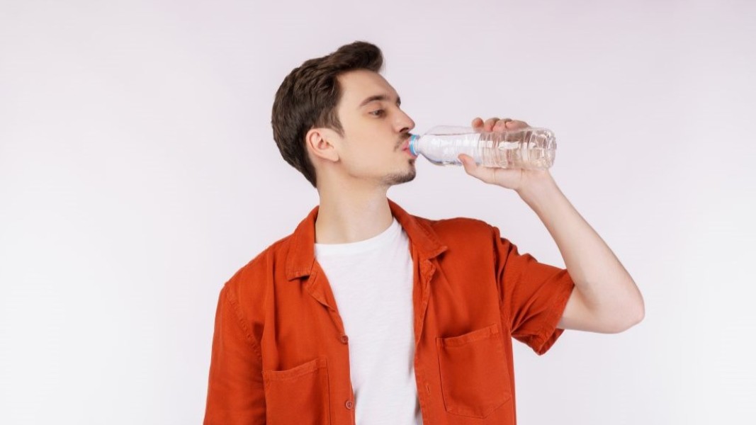 Pentingnya Minum Air Cukup untuk Mencegah Risiko Penyakit Jantung