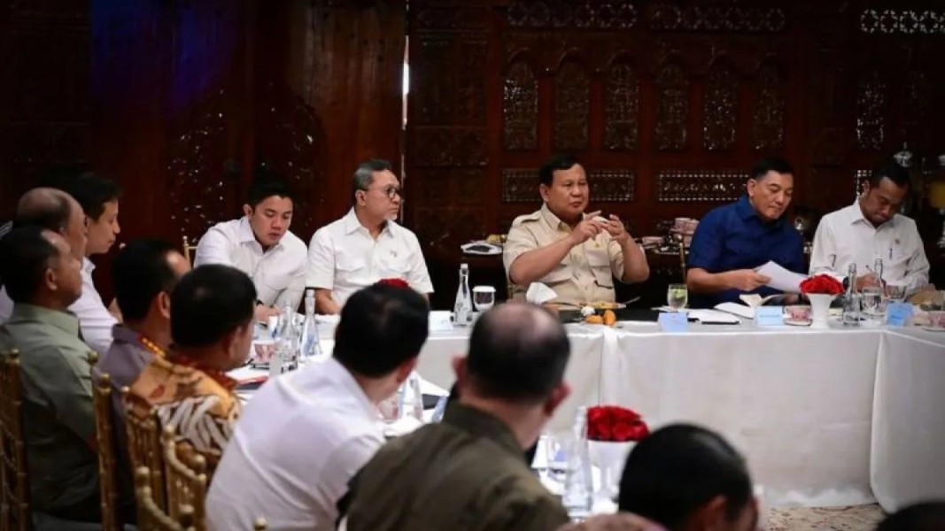 Prabowo Gelar Rapat Malam di Rumah, Fokus Pangan dan Energi
