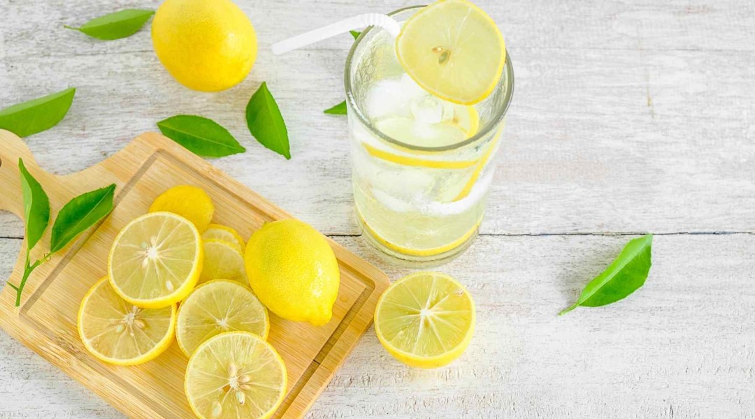 Dokter Jelaskan 5 Manfaat Minum Air Lemon Setiap Pagi