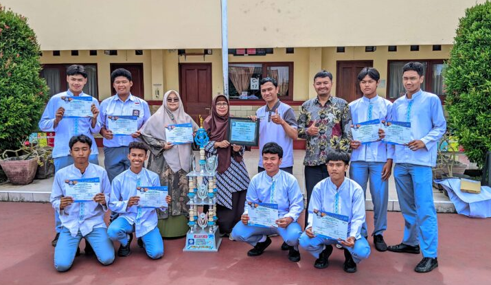 SMA Negeri 2 Depok Raih Juara 2 di BSI Flash 2025, Terima Beasiswa dan Piagam Penghargaan dari Universitas BSI