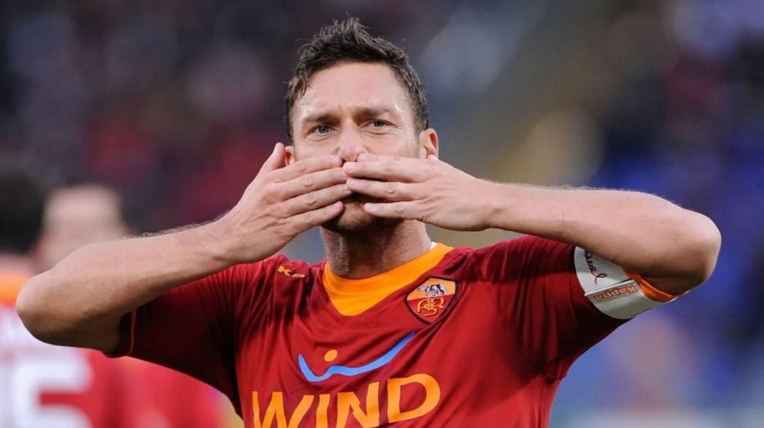AS Roma Panggil Francesco Totti Kembali dan Restrukturisasi Gaji Pemain