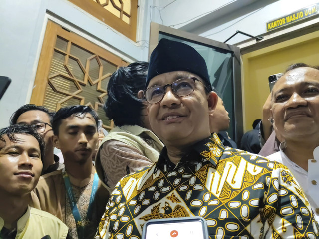 Anies Baswedan Disambut Meriah di Masjid UGM, Antusiasme Mahasiswa Pecahkan Kapasitas