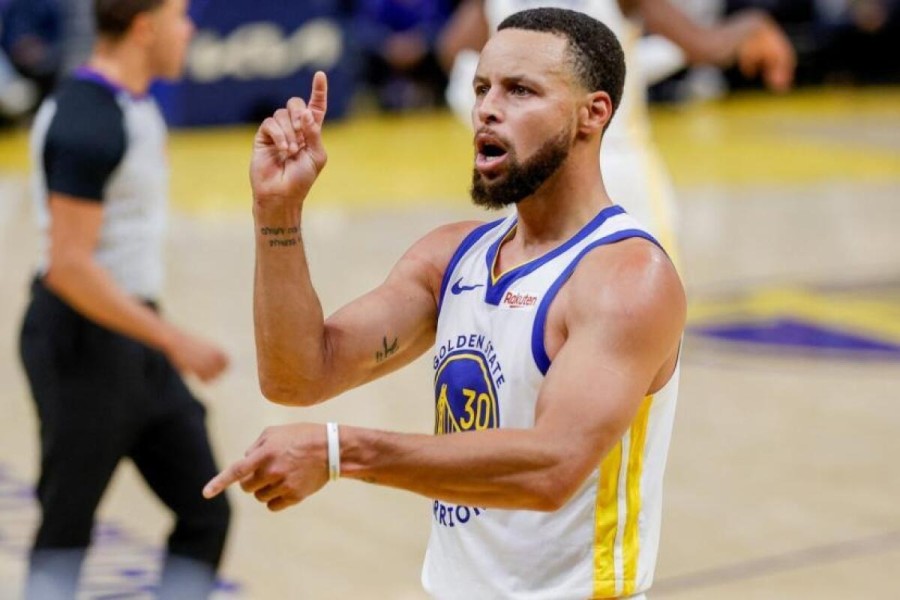 Bintang Warriors Stephen Curry Dipastikan Absen Saat Melawan Philadelphia 76ers