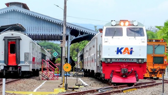 Menjelajah Enam Stasiun Tertinggi KAI di Indonesia