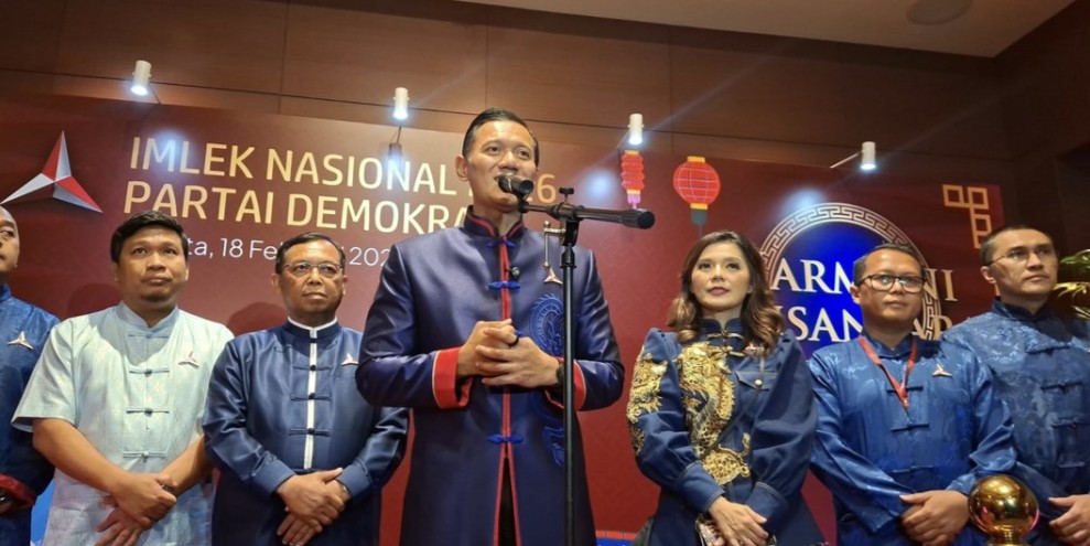 AHY Salurkan Bansos Hasil Lelang Lukisan Kuda Api SBY