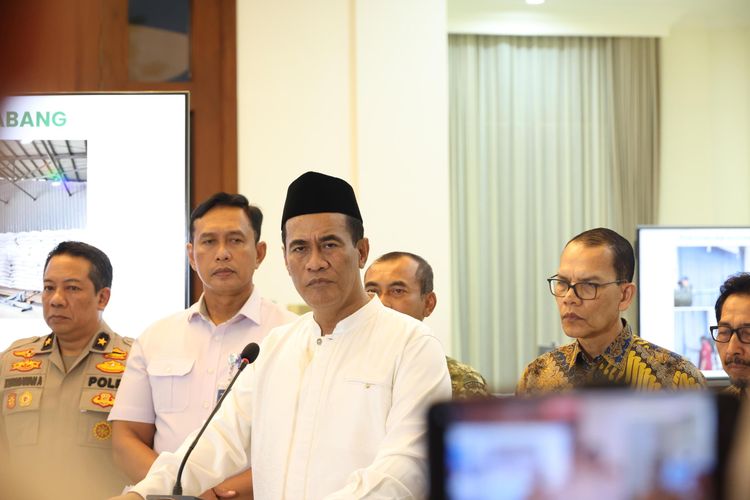 Mentan Amran Pastikan Pasokan Beras Tetap Aman di Seluruh Daerah Terdampak Bencana