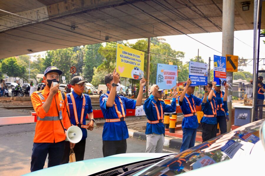 KAI Gencarkan Edukasi Keselamatan di Perlintasan Sebidang Jakarta