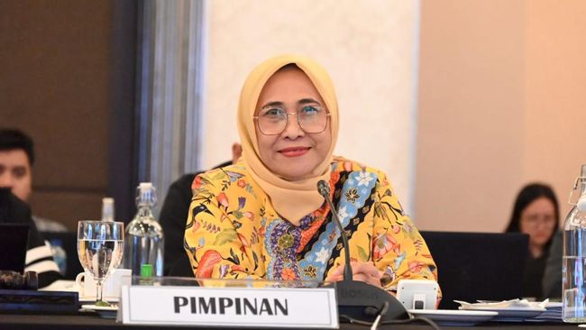DPR Ingatkan Pemerintah Soal Nasib Guru Honorer 2025