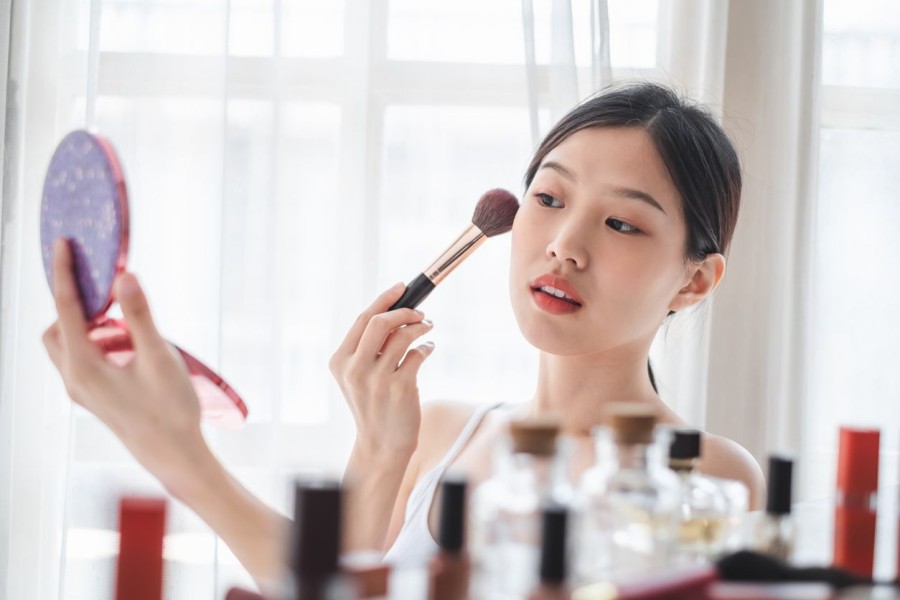 Tren Makeup Minimalis: Tampil Cantik Alami Tanpa Berlebihan Setiap Hari