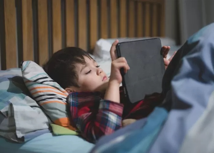 Bijak Gunakan Gadget, Jaga Kesehatan Mata Anak