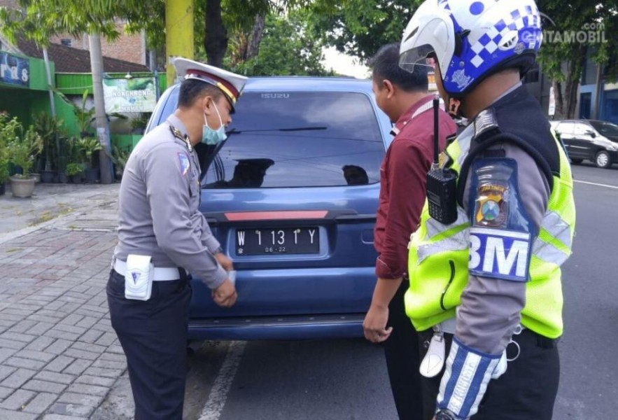 Pelanggaran Kendaraan: Pengendara Motor Bisa Didenda Rp500.000 Jika Tidak Sesuai Aturan Pelat Nomor