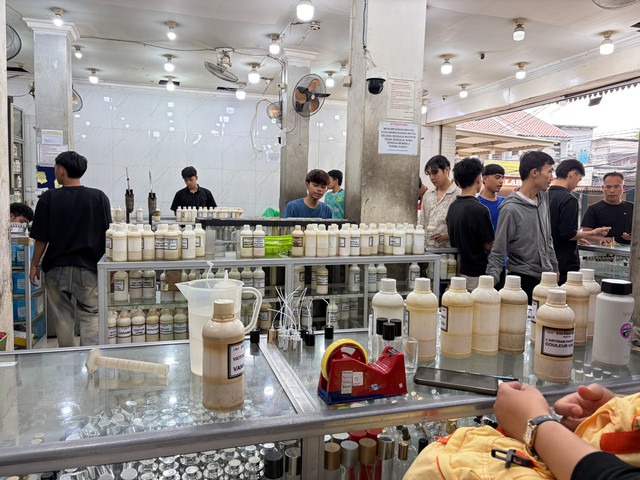 Sentra Parfum Condet: Harumnya Cuan dari Swiss hingga India