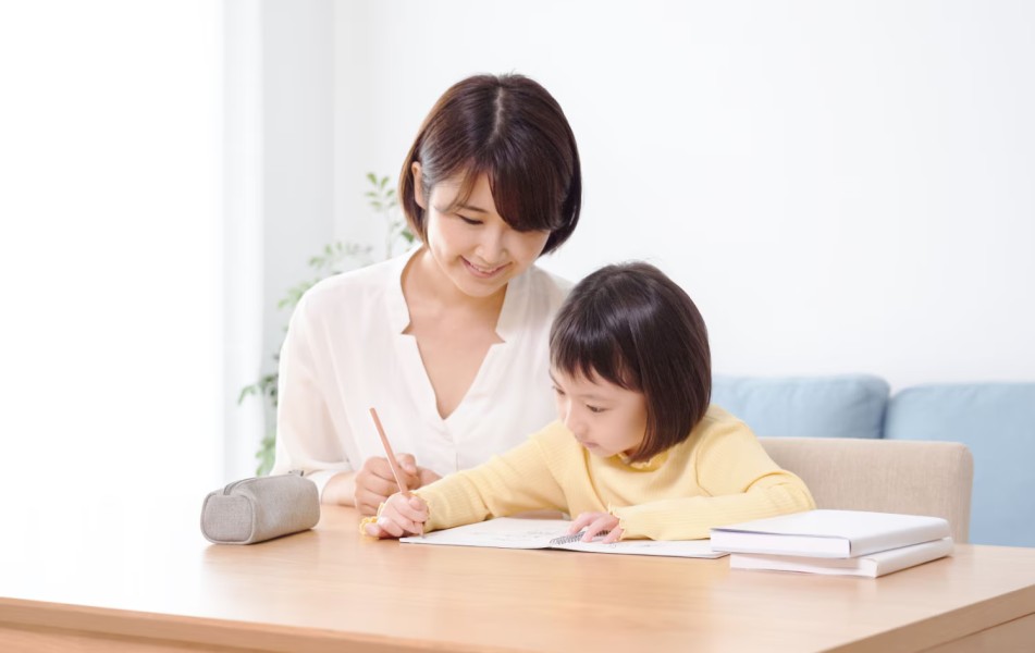 Cara Efektif Membesarkan Anak Pintar, Bahagia, dan Cerdas Emosional