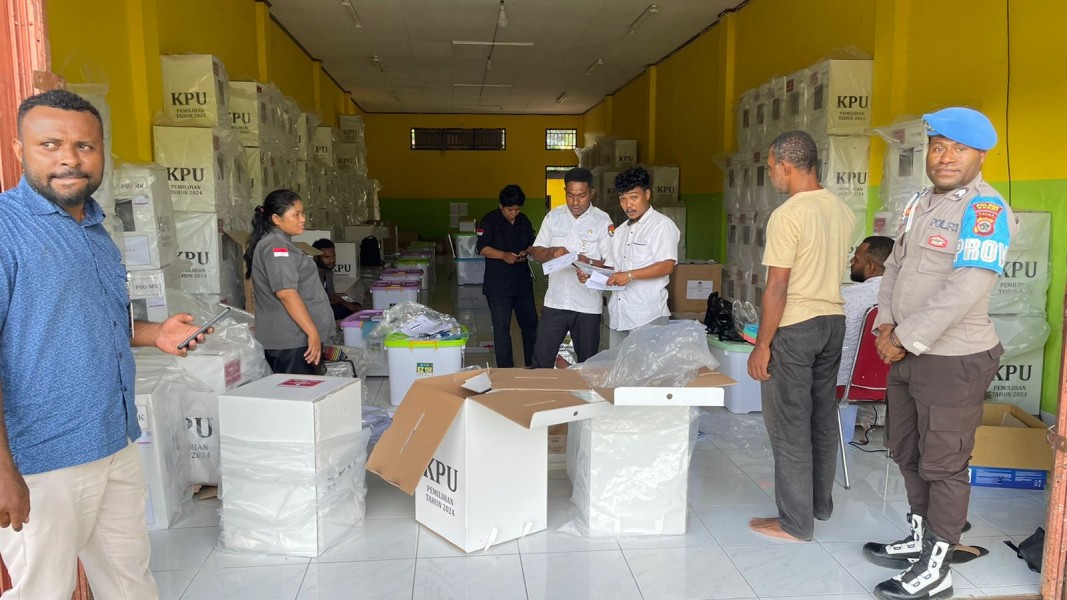 Pengiriman Logistik PSU Sarmi Selesai di Dua Distrik Terpencil Pengiriman Logistik PSU Sarmi Selesai di Dua Distrik Terpencil