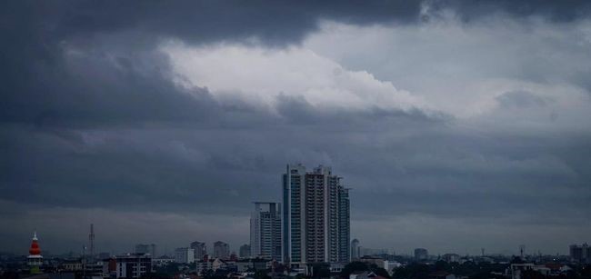 Peringatan Cuaca Ekstrem: Hujan, Angin Kencang, Panas Diprediksi Hari Ini