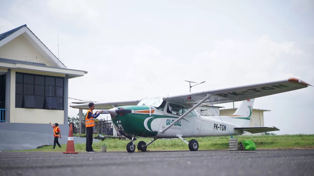 Bandara Jember Aktif, Penerbangan Perdana 17 Agustus
