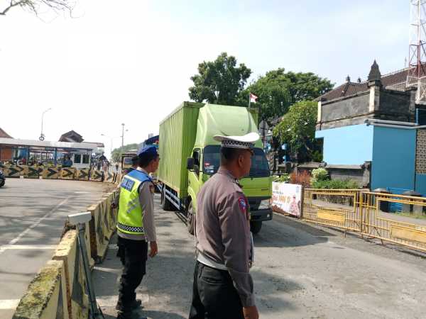 Polisi Perairan Perketat Pengawasan Penyeberangan di Dermaga Padangbai