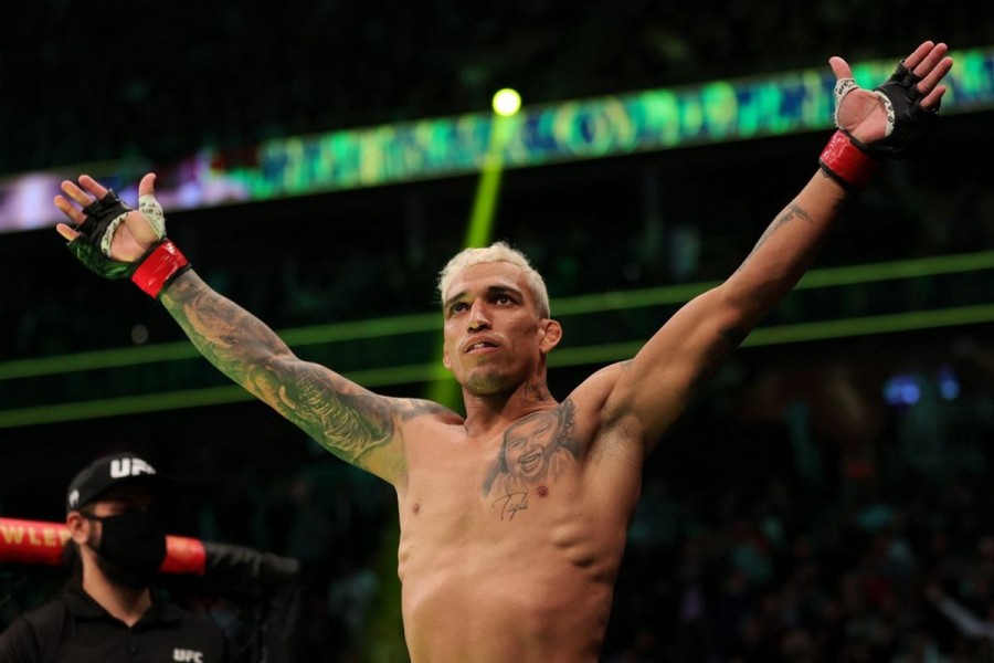 Charles Oliveira Siap Rebut Sabuk UFC, Pecahkan Rekor Bonus