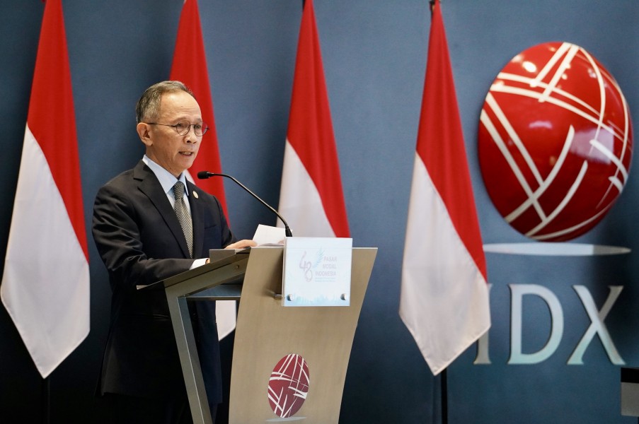 OJK Kaji Universal Banking Perkuat Pasar Modal