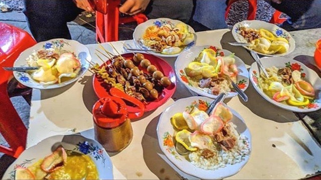 Menelusuri Jejak Rasa: 15 Kuliner Malam Paling Ikonik di Blok M