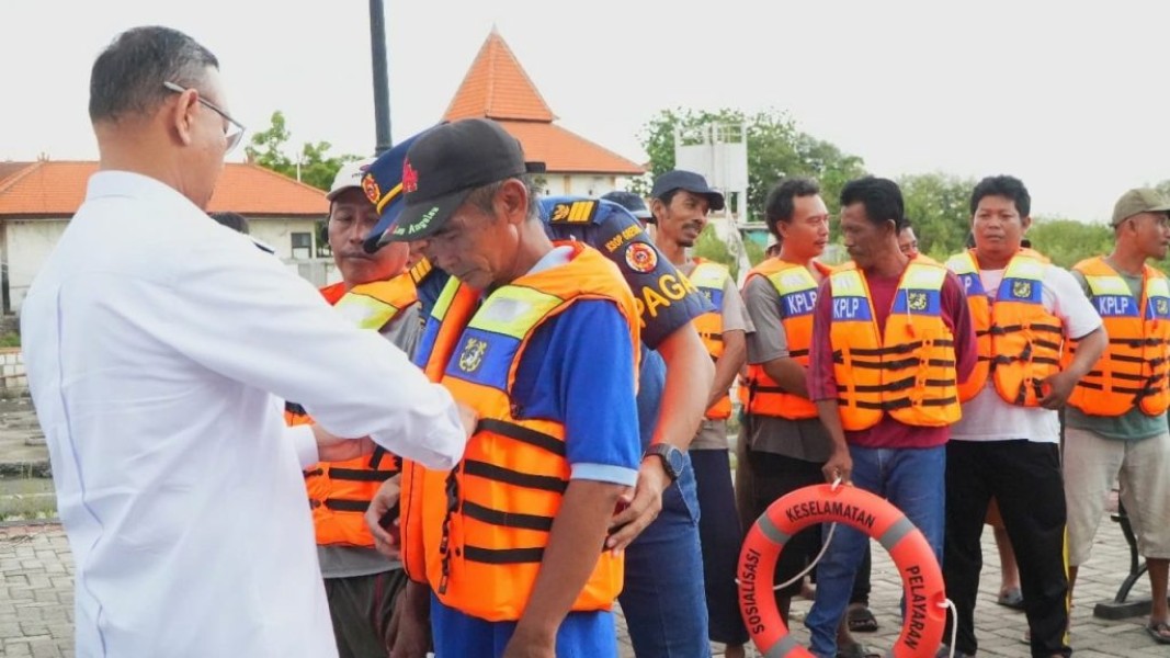 Kemenhub Dorong Budaya Keselamatan Laut Lewat Kampanye dan Bantuan Nelayan