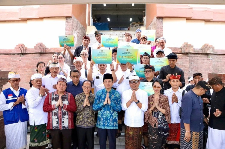 Rp 300 Juta Disalurkan Menag untuk Korban Banjir Bali