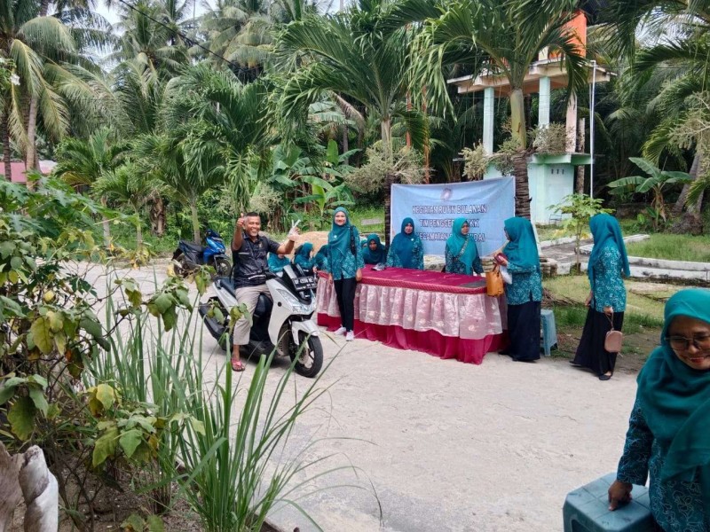 PKK Kecamatan Suak Midai Bagikan Takjil Ramadan, Wujud Kepedulian di Bulan Suci