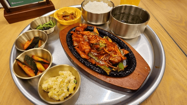 Restoran Korea 88Seoul di Jakarta Barat Hadirkan Kuliner Rumahan ala Drakor Reply 1988 dengan Sentuhan Unik dan Modern