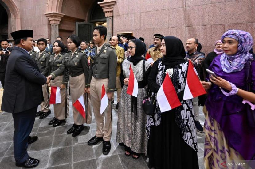 Presiden Prabowo Subianto Disambut Hangat Diaspora dan Mahasiswa Indonesia Saat Kunjungan ke Abu Dhabi Uni Emirat Arab