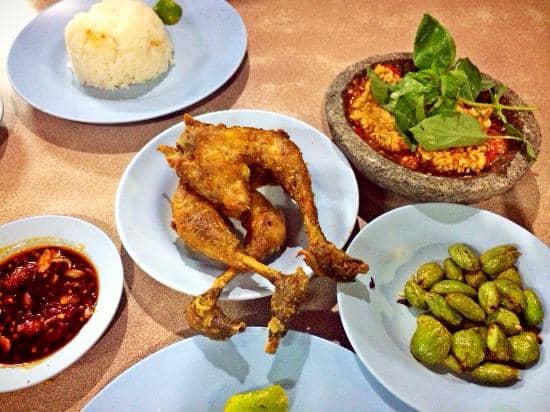 3 Tempat Ayam Goreng Terlezat di Malang yang Wajib Dikunjungi Wisatawan