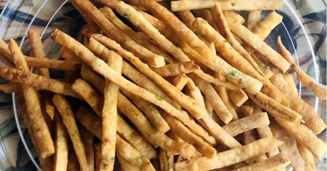 Resep Kue Bawang Gurih Renyah Menggunakan Satu Kilogram Tepung Terigu Untuk Camilan