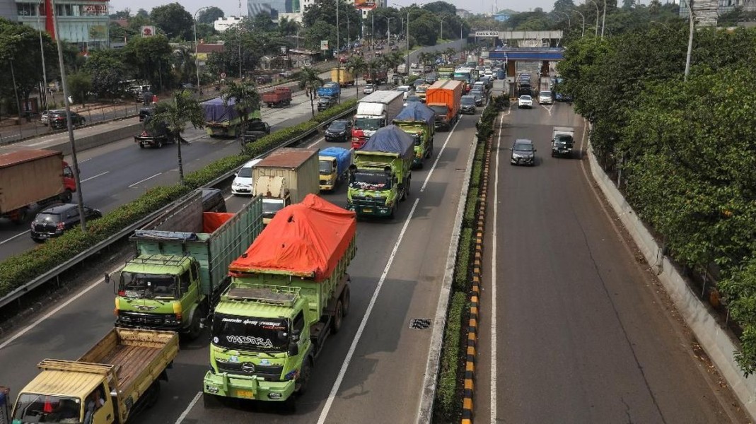 Angkutan Barang Dilarang Masuk Tol Hingga Januari 2026