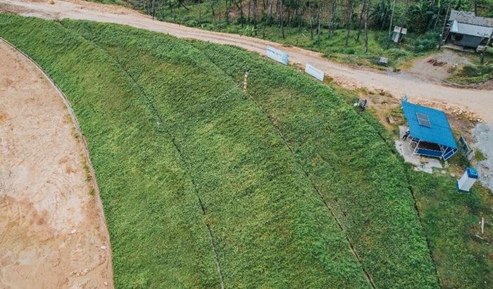 PTPP Hadirkan Infrastruktur Hijau Lewat Hydroseeding Trenggalek