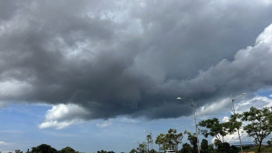 BMKG Prediksi Hujan Disertai Petir Landa Seluruh Wilayah Jawa Timur