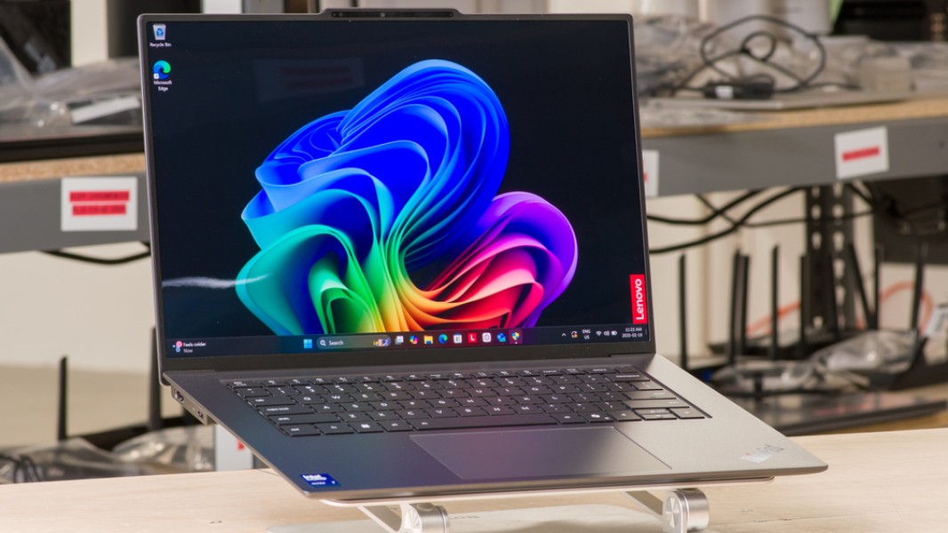 Lenovo Aura Edition 2025: Evolusi Kecerdasan Buatan dalam Sebuah Laptop